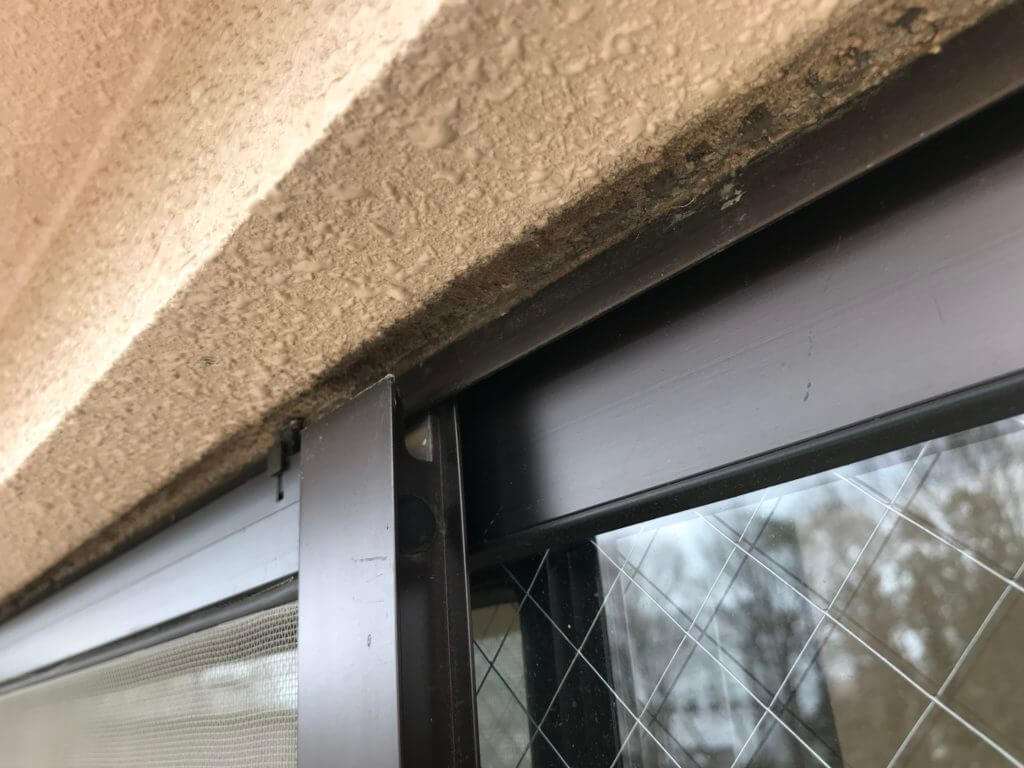 一般的な網戸 引違い窓の網戸の外し方 とりまるラボ